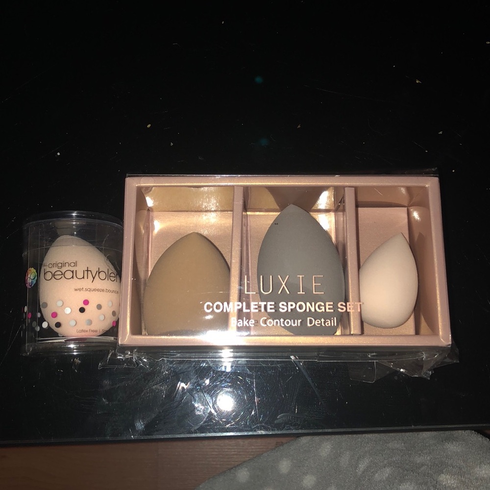 Makeup sponges